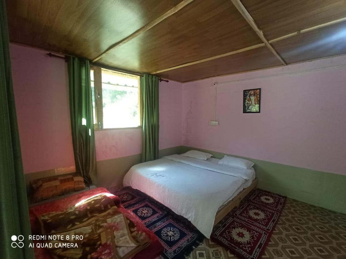 Reverberate Cafe & Cottages - Negi'S Place Jibhi Esterno foto