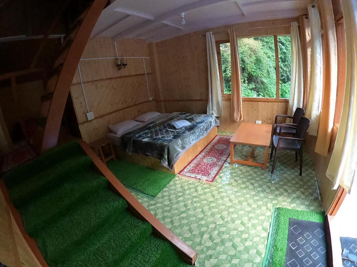 Reverberate Cafe & Cottages - Negi'S Place Jibhi Esterno foto